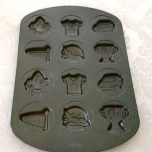 NWOT  Wilton Ultra Bake 12 Cavity Boy Cookie Pan